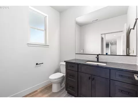 Bath - 615 Tatone St, Boardman, OR 97818 photo 1 of 6