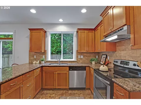 Kitchen - 3853 SE 181st Pl, Portland, OR 97236 photo 3 of 3
