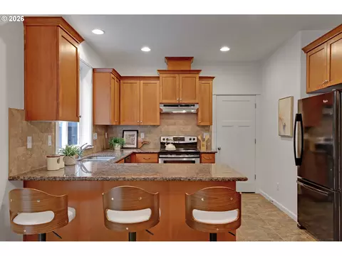 Kitchen - 3853 SE 181st Pl, Portland, OR 97236 photo 2 of 3