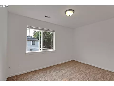 Bedroom - 3853 SE 181st Pl, Portland, OR 97236 photo 2 of 4