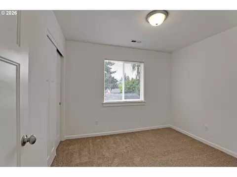 Bedroom - 3853 SE 181st Pl, Portland, OR 97236 photo 3 of 4