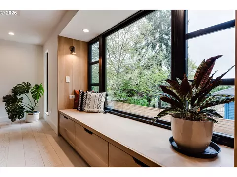 Entry Way - 2775 Fillmore St, Eugene, OR 97405 photo 2 of 3