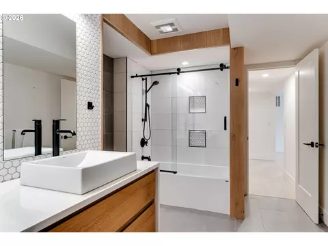 Bath - 2775 Fillmore St, Eugene, OR 97405 photo 7 of 7