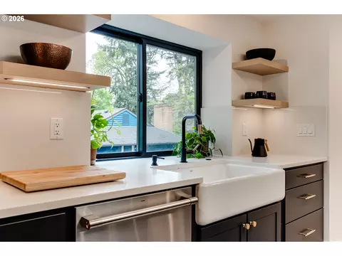 Kitchen - 2775 Fillmore St, Eugene, OR 97405 photo 3 of 4