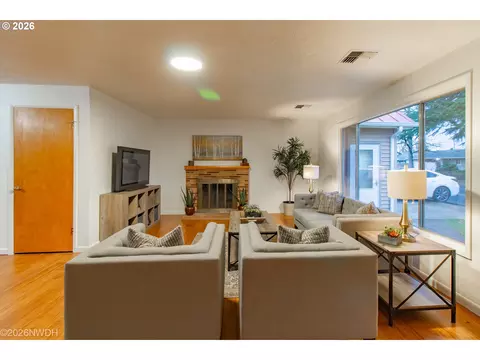 Living - 144 Briarcliff Dr, Eugene, OR 97404 photo 2 of 5