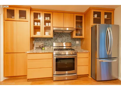 Kitchen - 144 Briarcliff Dr, Eugene, OR 97404 photo 2 of 3