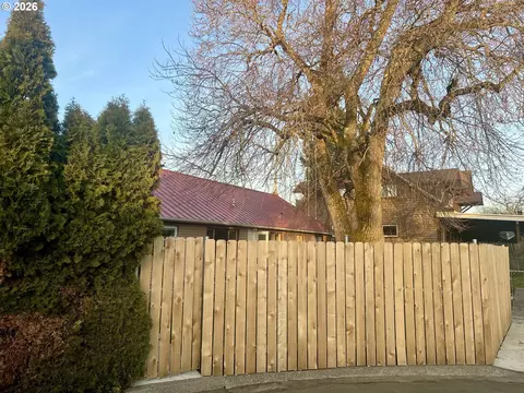 Exterior - 144 Briarcliff Dr, Eugene, OR 97404 photo 2 of 2
