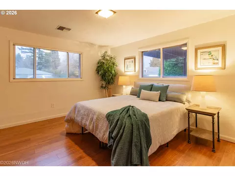 Bedroom - 144 Briarcliff Dr, Eugene, OR 97404 photo 6 of 8