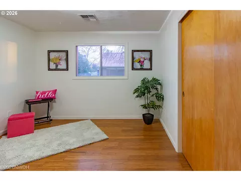 Bedroom - 144 Briarcliff Dr, Eugene, OR 97404 photo 1 of 8
