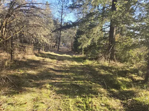 257 Sylvan Ln, Roseburg, OR 97471