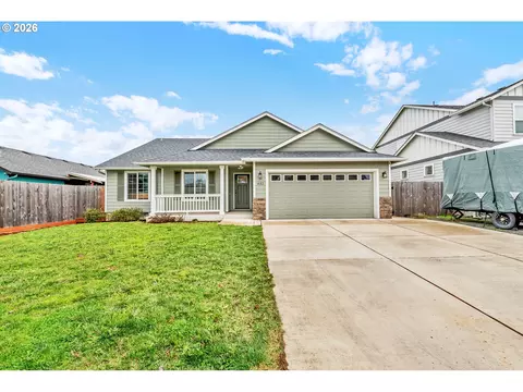 632 N 5th St, Creswell, OR 97426