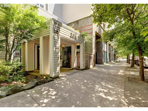 305 S Montgomery St #404, Portland, OR 97201