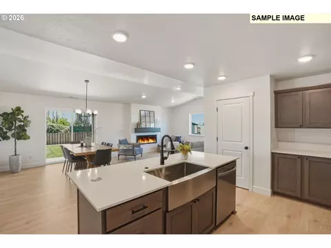 Kitchen - 677 Grant St, Umatilla, OR 97882 photo 3 of 4