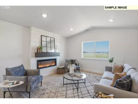 Living - 677 Grant St, Umatilla, OR 97882 photo 1 of 3