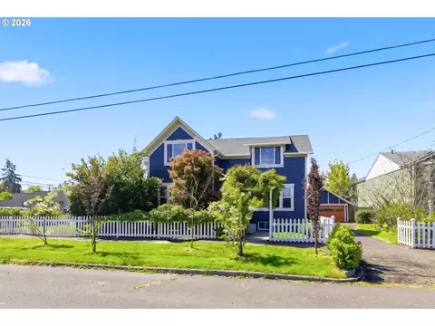 349 S 6th St, Cottage Grove, OR 97424