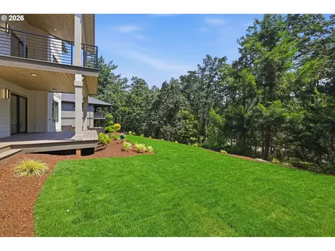 Exterior - 3445 Summit Sky Blvd, Eugene, OR 97405 photo 5 of 9