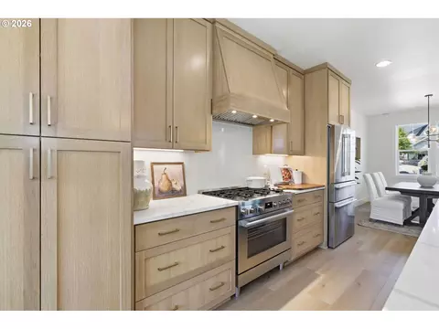 Kitchen - 3445 Summit Sky Blvd, Eugene, OR 97405 photo 3 of 5