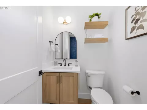Bath - 3445 Summit Sky Blvd, Eugene, OR 97405 photo 1 of 8
