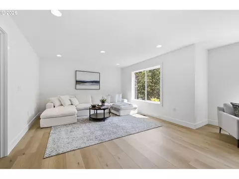 Living - 3445 Summit Sky Blvd, Eugene, OR 97405 photo 2 of 4