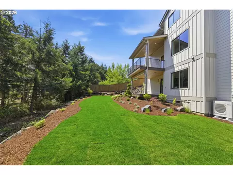 Exterior - 3445 Summit Sky Blvd, Eugene, OR 97405 photo 7 of 9