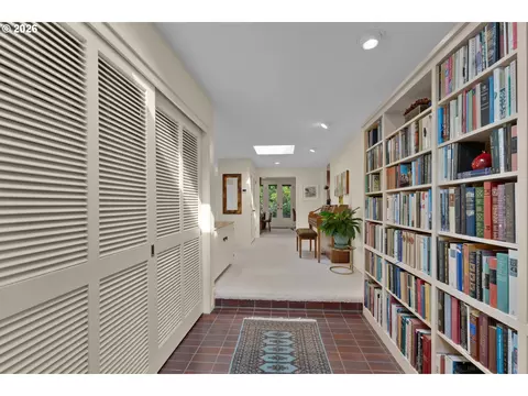 Entry Way - 3659 Agate St, Eugene, OR 97405 photo 1 of 2
