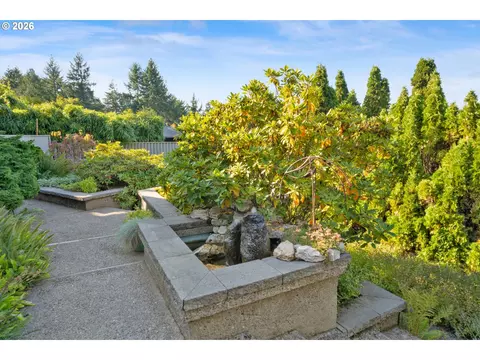 Exterior - 3659 Agate St, Eugene, OR 97405 photo 4 of 11