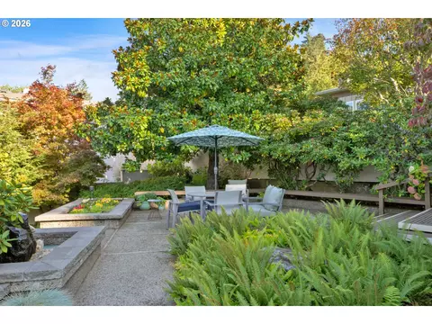 Exterior - 3659 Agate St, Eugene, OR 97405 photo 8 of 11