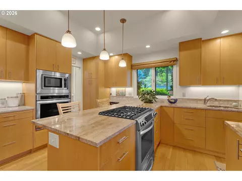 Kitchen - 3659 Agate St, Eugene, OR 97405 photo 4 of 5
