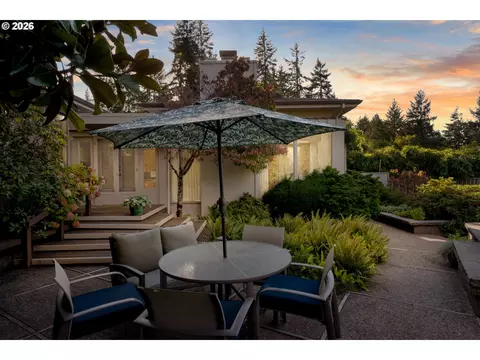 Exterior - 3659 Agate St, Eugene, OR 97405 photo 5 of 11
