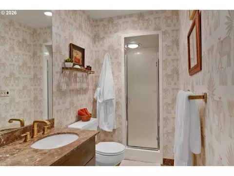 Bath - 3659 Agate St, Eugene, OR 97405 photo 4 of 5