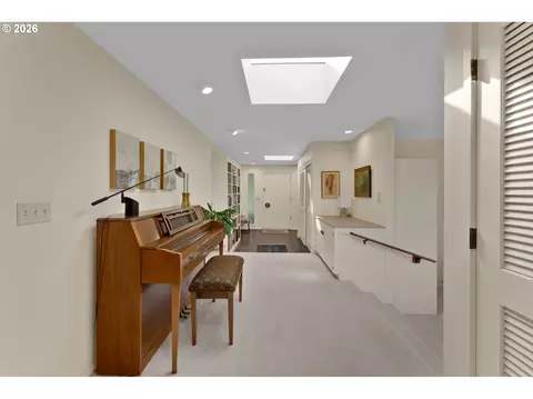 Entry Way - 3659 Agate St, Eugene, OR 97405 photo 2 of 2