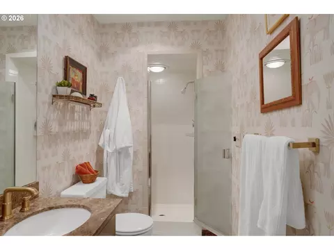 Bath - 3659 Agate St, Eugene, OR 97405 photo 5 of 5