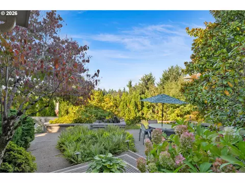 Exterior - 3659 Agate St, Eugene, OR 97405 photo 9 of 11