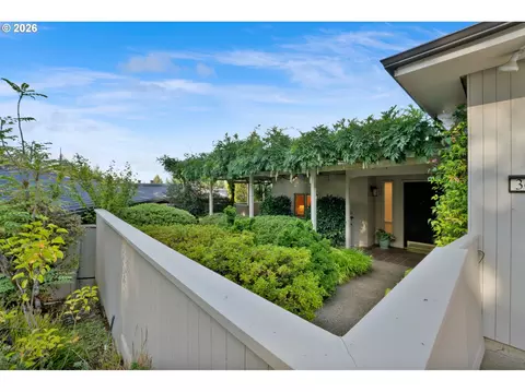 Exterior - 3659 Agate St, Eugene, OR 97405 photo 10 of 11