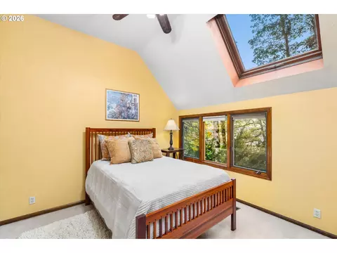 Bedroom - 5277 Overbrook Ln, Eugene, OR 97405 photo 1 of 6