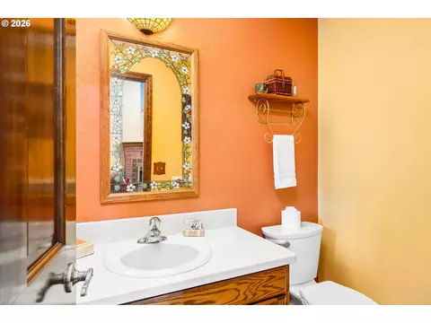 Bath - 5277 Overbrook Ln, Eugene, OR 97405 photo 1 of 2