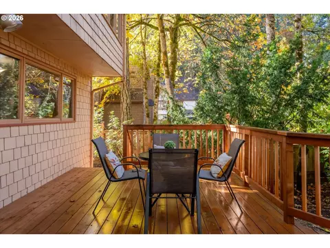 Exterior - 5277 Overbrook Ln, Eugene, OR 97405 photo 8 of 12
