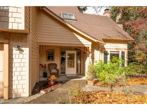 Exterior - 5277 Overbrook Ln, Eugene, OR 97405 photo 2 of 12