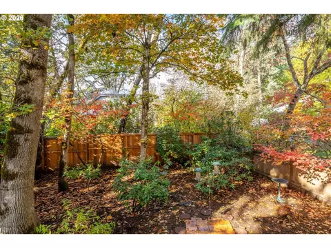 Exterior - 5277 Overbrook Ln, Eugene, OR 97405 photo 6 of 12