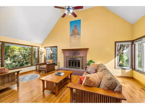 Living - 5277 Overbrook Ln, Eugene, OR 97405 photo 1 of 4