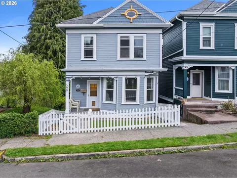 590 17th St, Astoria, OR 97103