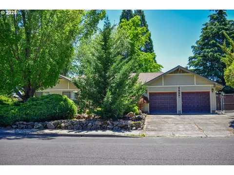 1029 Aspen St, Medford, OR 97501