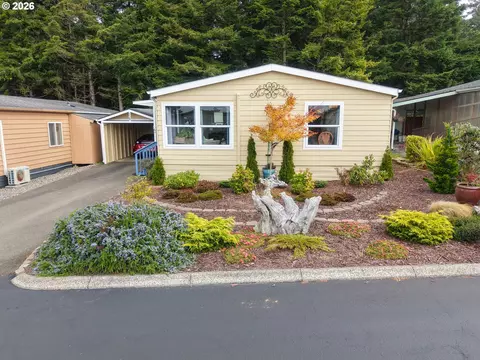 529 Puerto Vista Dr, Coos Bay, OR 97420