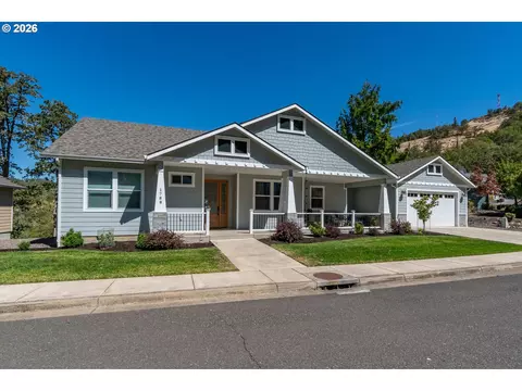 1788 NE Reagan Dr, Roseburg, OR 97470