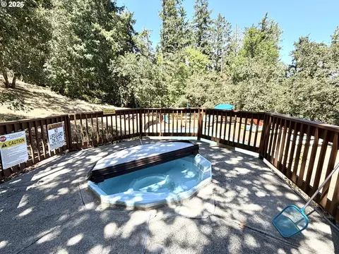 Exterior - 213 Trailside Loop, Eugene, OR 97401 photo 7 of 9