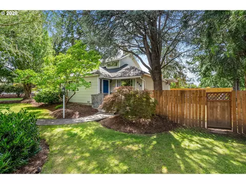 506 17th St, Hood River, OR 97031
