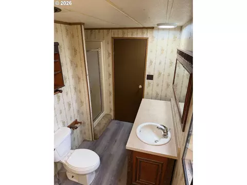 Bath - 737 N 15th Ave, Elgin, OR 97827 photo 3 of 3