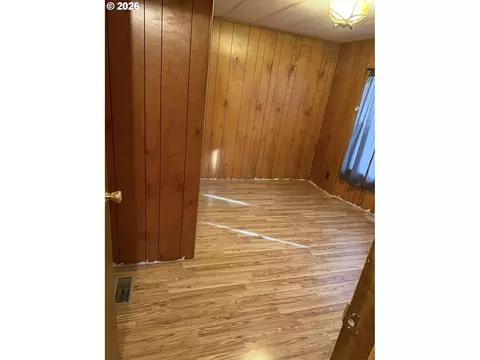Bedroom - 737 N 15th Ave, Elgin, OR 97827 photo 1 of 2