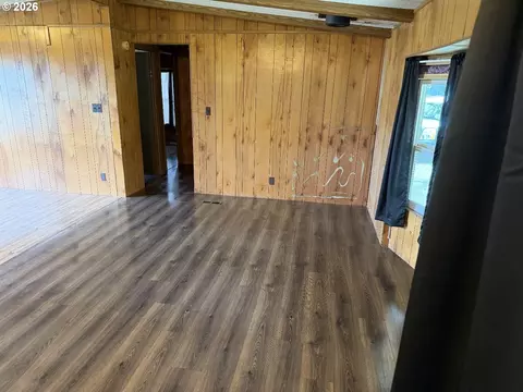 Living - 737 N 15th Ave, Elgin, OR 97827 photo 4 of 5