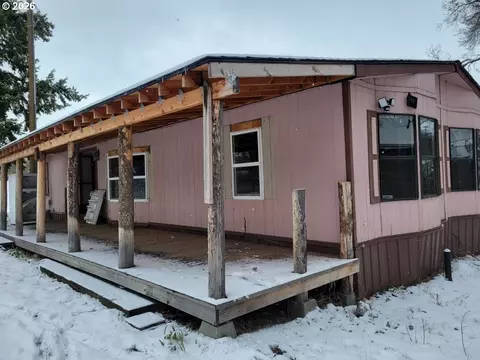 Exterior - 737 N 15th Ave, Elgin, OR 97827 photo 1 of 1